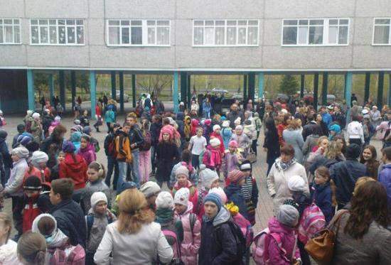 Эвакуация людей в Москве. Фото: @anya...