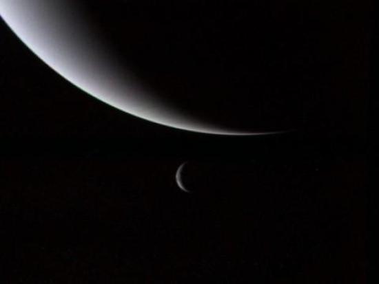 Нептун и его спутник Тритон. Фото, сд...