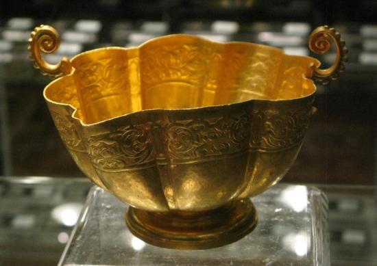 Золотая чаша с «Аточи». Фото: DON EMM...