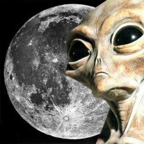 Город инопланетян и гуманоид с рюкзаком на Луне: Что задумали пришельцы?