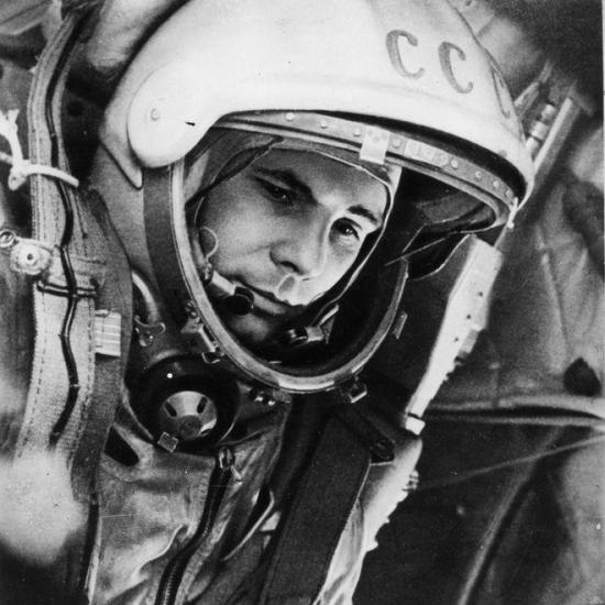 Юрий Гагарин — первый космонавт в мире