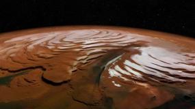 Под поверхностью северного полюса Марса обнаружены огромные запасы водного льда