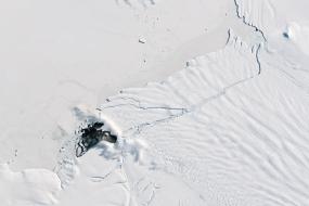 Самый большой ледник Антарктиды теряет свою силу