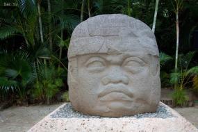 Каменные головы в Гватемале