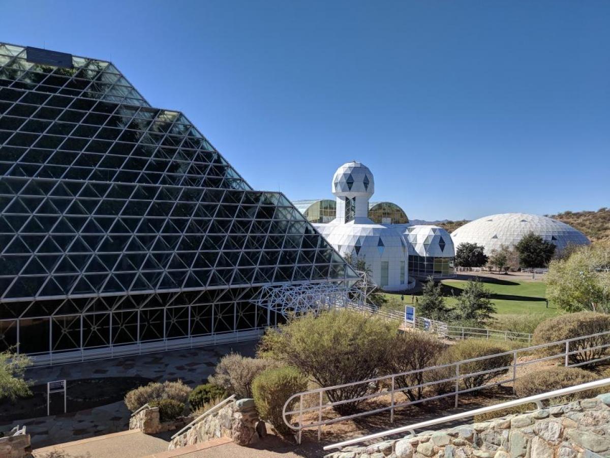 Эдвард басс биосфера 2. Биосфера 2 включала. Биосфера 2. Биосфера 2 в аризоне. Биосфера 2 в аризоне.