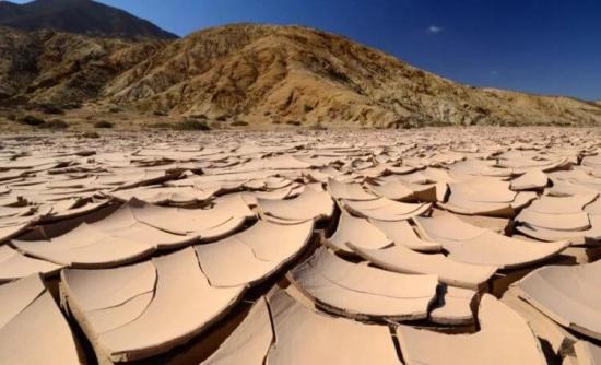 Пустыня — это не всегда горы песка