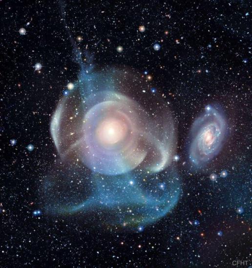 Открыта Уильямом Гершелем в 1784 году. Многочисленные светящиеся оболочки показывают неожиданно сложную структуру этой галактики