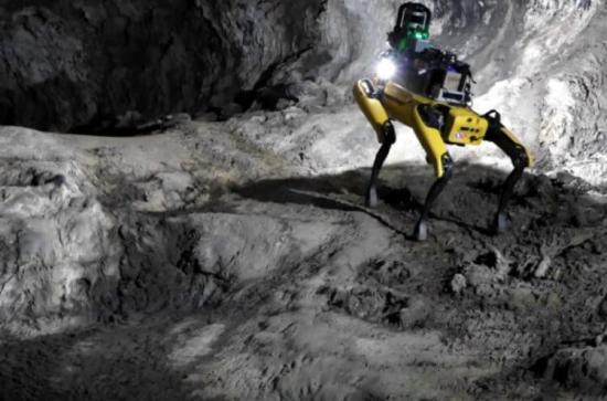 Робот Spot от Boston Dynamics в марсианской пещере.
