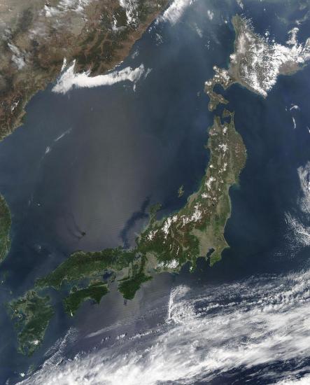 Вид Японии со спутника, май 2003 года.