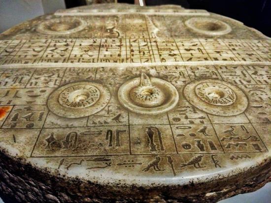 Артефакт родом из Древнего Египта, назначение которого еще не определено.