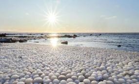Откуда в мире появляются ледяные шары
