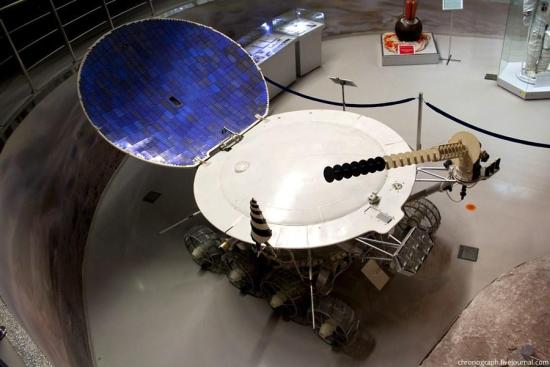 Копия «Лунохода-1» (с раскрытой солнечной батареей) в Мемориальном музее космонавтики в Москве.