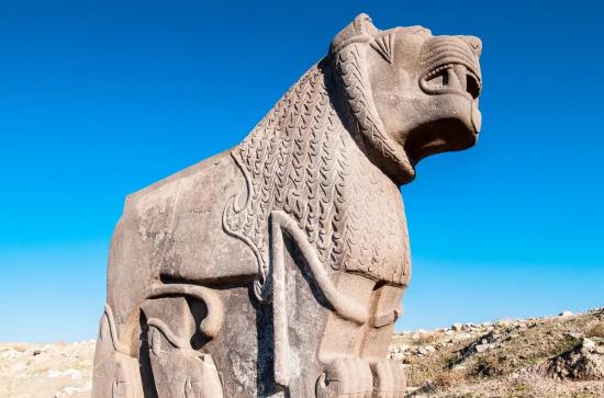 Базальтовый лев, с которого началась история открытий храма Айн-Дара.
