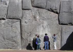 Тайна каменной перевернутой лестницы из Куско