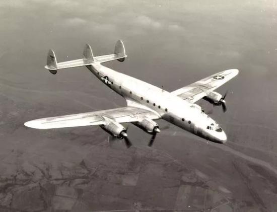 Самолет Lockheed L-1049