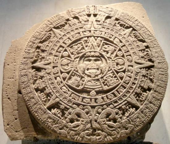 Солнечный камень ацтеков в Национальном музее антропологии в Мехико, Мексика.