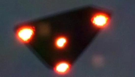 Предположительный «чёрный треугольник», якобы наблюдавшийся над Валлонией, Бельгия, 15 июня 1990 года.