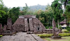 Храм Чанди Сукух на острове Ява: уникальный и загадочный памятник культуры Индонезии