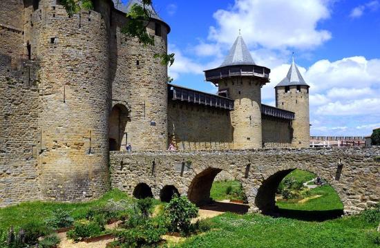 Средневековый замок.