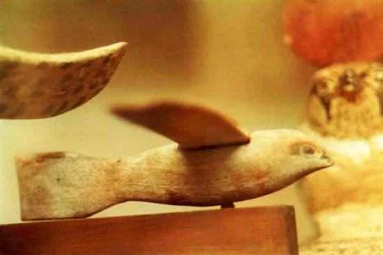 Копия "птицы", выставленная в Каирском музее.