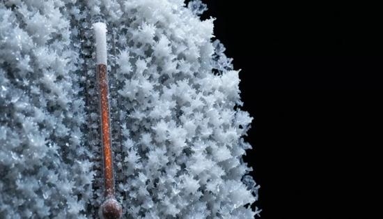 Замороженный свидетель: термометр на грани абсолютного нуля.