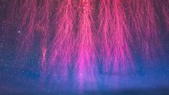 Танец спрайтов: красные медузы на границе космоса.