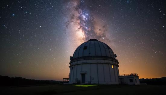 Астрономическая обсерватория под звездным небом