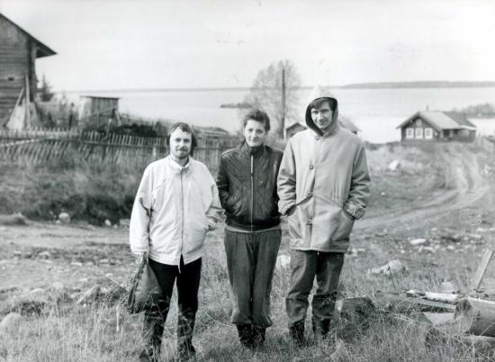 Участники экспедиции 1988 года. Дерев...