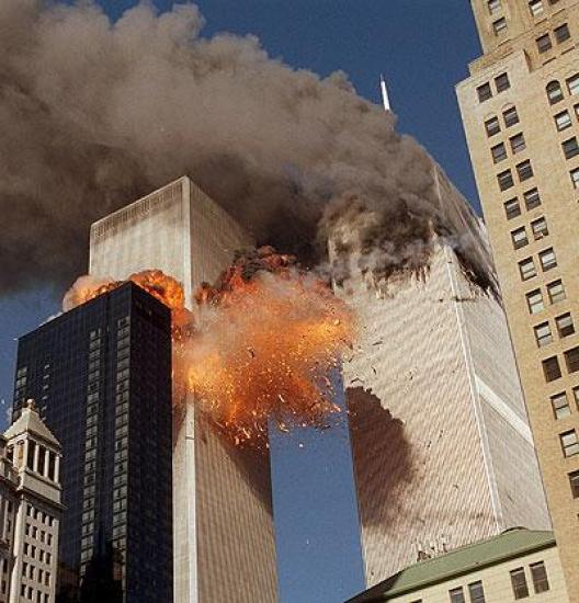 Горят башни близнецы 11 сентября 2001...