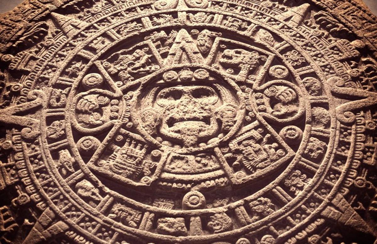 Почему произведение называется календарь майя