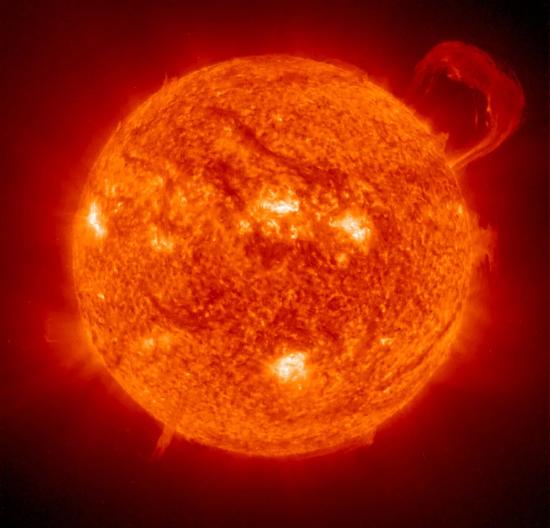 Вспышки на Солнце - это взрывной процесс выделения энергии