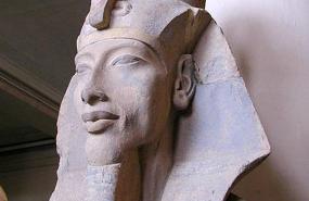 Чьим сыном был Тутанхамон?
