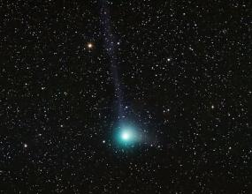 Необычная комета обзавелась голубым хвостом