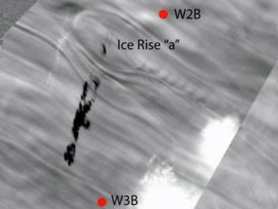 Фрагмент спутникового снимка ледового...