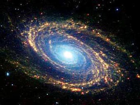 Внешний вид галактики M81. В ее центр...