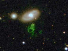 Звездная "зеленая клякса" оказалась световым эхом квазара