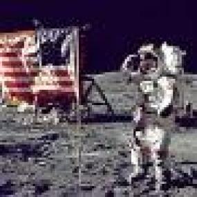 Четыре астронавта проработают на Луне неделю