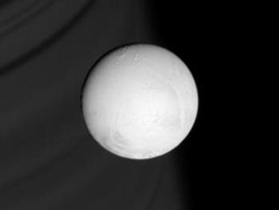 Энцелад, фото с сайта NASA