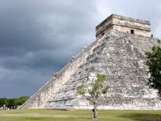 Пирамида в Мексике. Фото с сайта fpro...