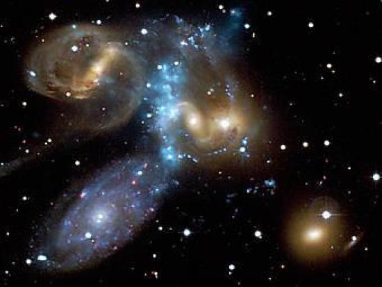 Галактическое столкновение. Фото NASA...