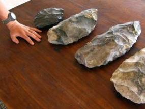 В Африке нашли огромные топоры каменного века