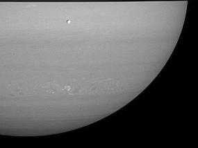На Сатурне зарегистрировали рекордную по продолжительности грозу