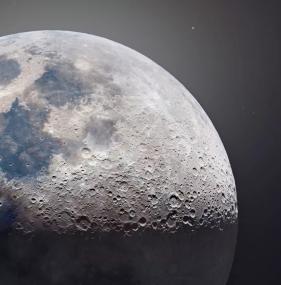 Индийский зонд обнаружил на Луне воду