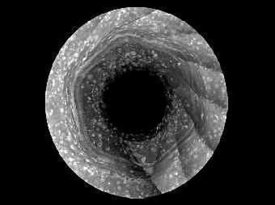 Загадочный сатурнианский шестиугольни...