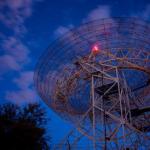 Проект SETI вёлся десятилетиями. Но был ли он продуман с самого начала? Откуда вообще взялась уверенность в том, что «алиены» пользуются радио? (Фото Dave Fayram.)