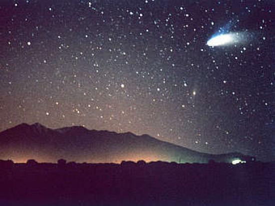 Комета Хейла-Боппа, происходящая из о...