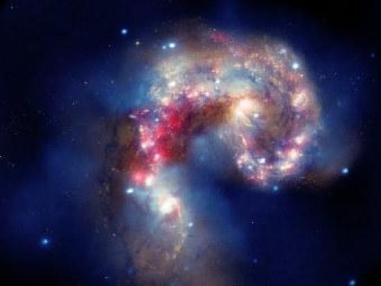 Столкновение галактик. Фото NASA/CXC/...