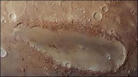 Неизвестное небесное тело задело Марс по касательной