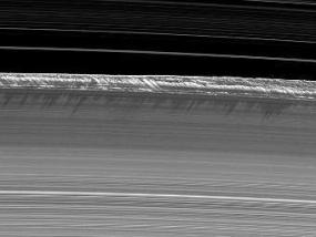 В кольцах Сатурна нашли галактические волны