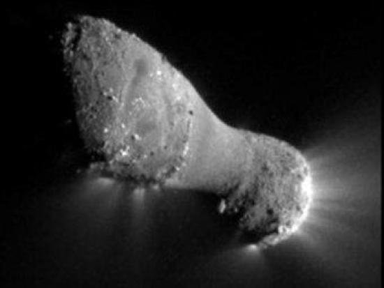 Ядро кометы Хартли 2. Фото NASA/JPL-C...